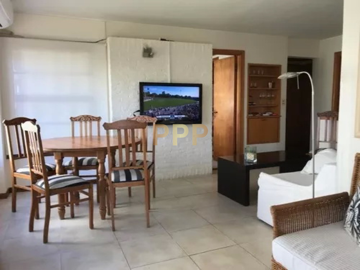 Apartamento ID.2478 - En venta apartamento en Peninsula , edificio con Parrillero y piscina.