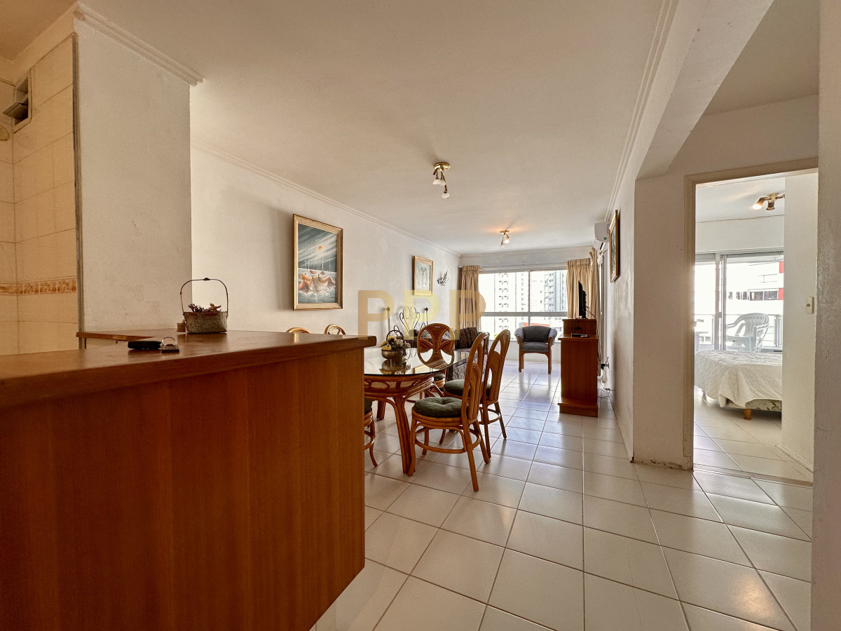 Apartamento ID.125 - En alquiler , muy lindo apto en edificio con servicios, muy cerca del mar.