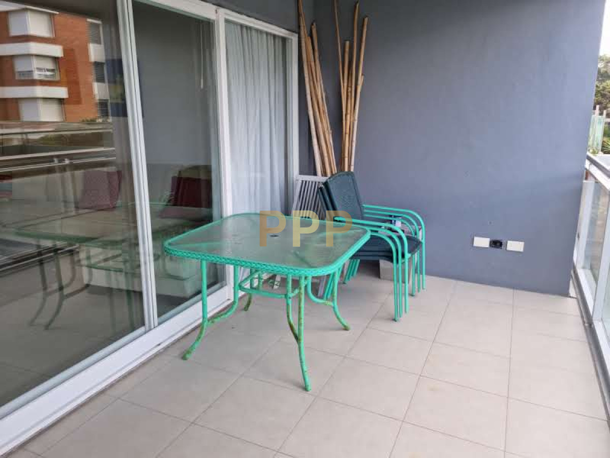 Apartamento ID.4 - En alquiler.. a pasitos del mar, torre con servicios.. Consulte!!!