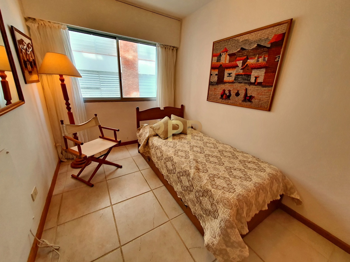 Apartamento ID.183 - Vendo o alquilo apartamento 3 dormitorios en primera lí­nea en Pení­nsula, Punta del Este 