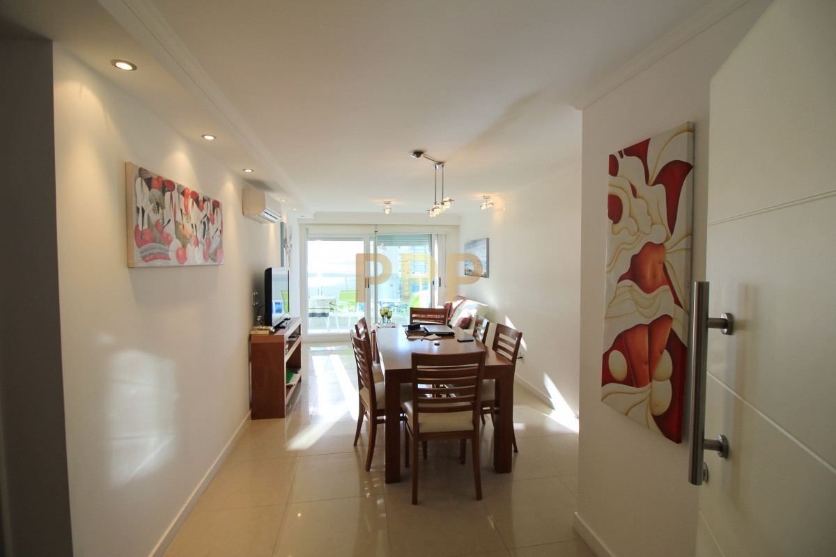 Apartamento ID.1057 - Apartamento con servicios en venta  en Punta del Este, zona Conrad.