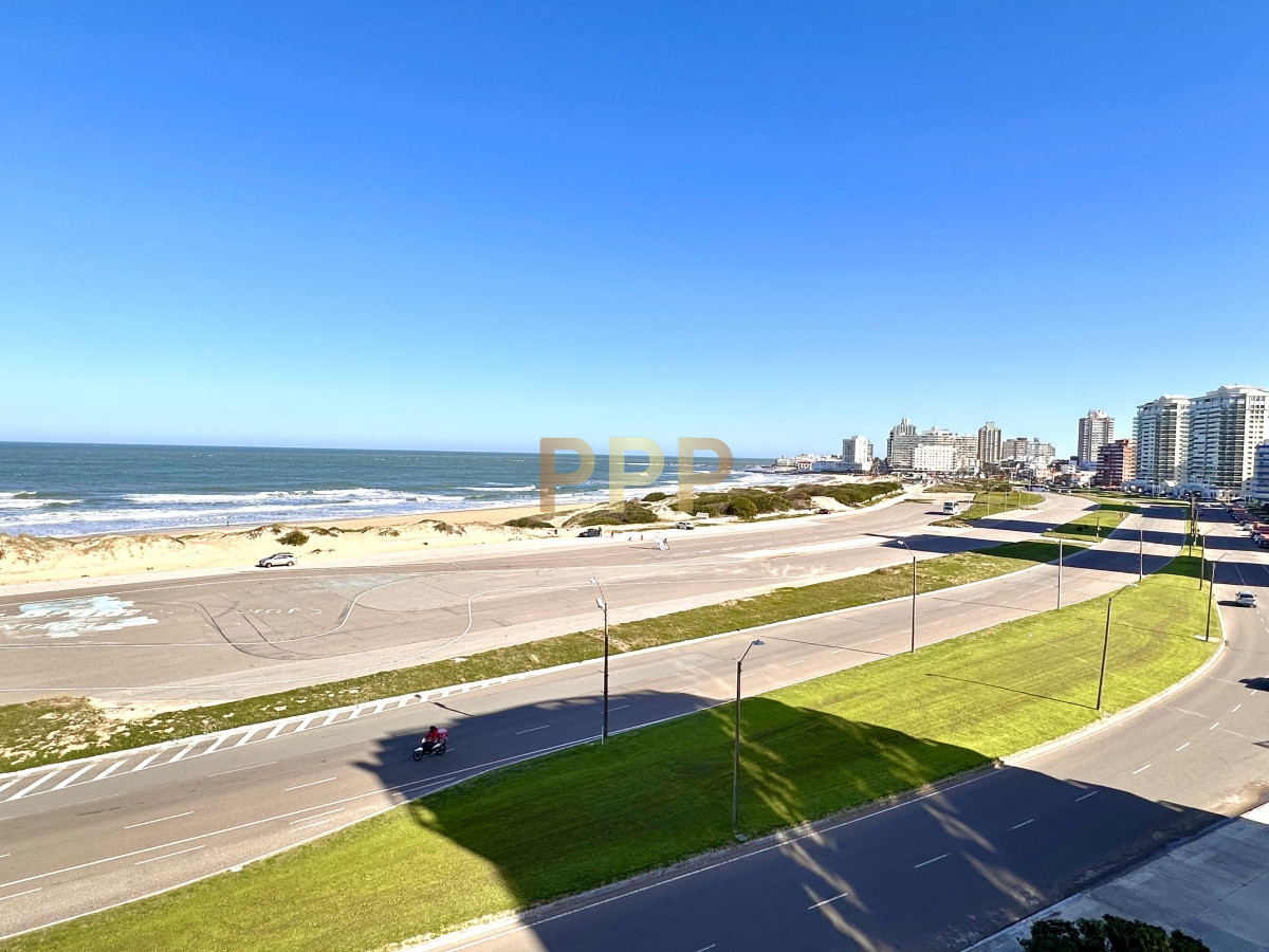 Apartamento ID.3943 - En venta y alquiler, primera línea, totalmente reciclado!!!