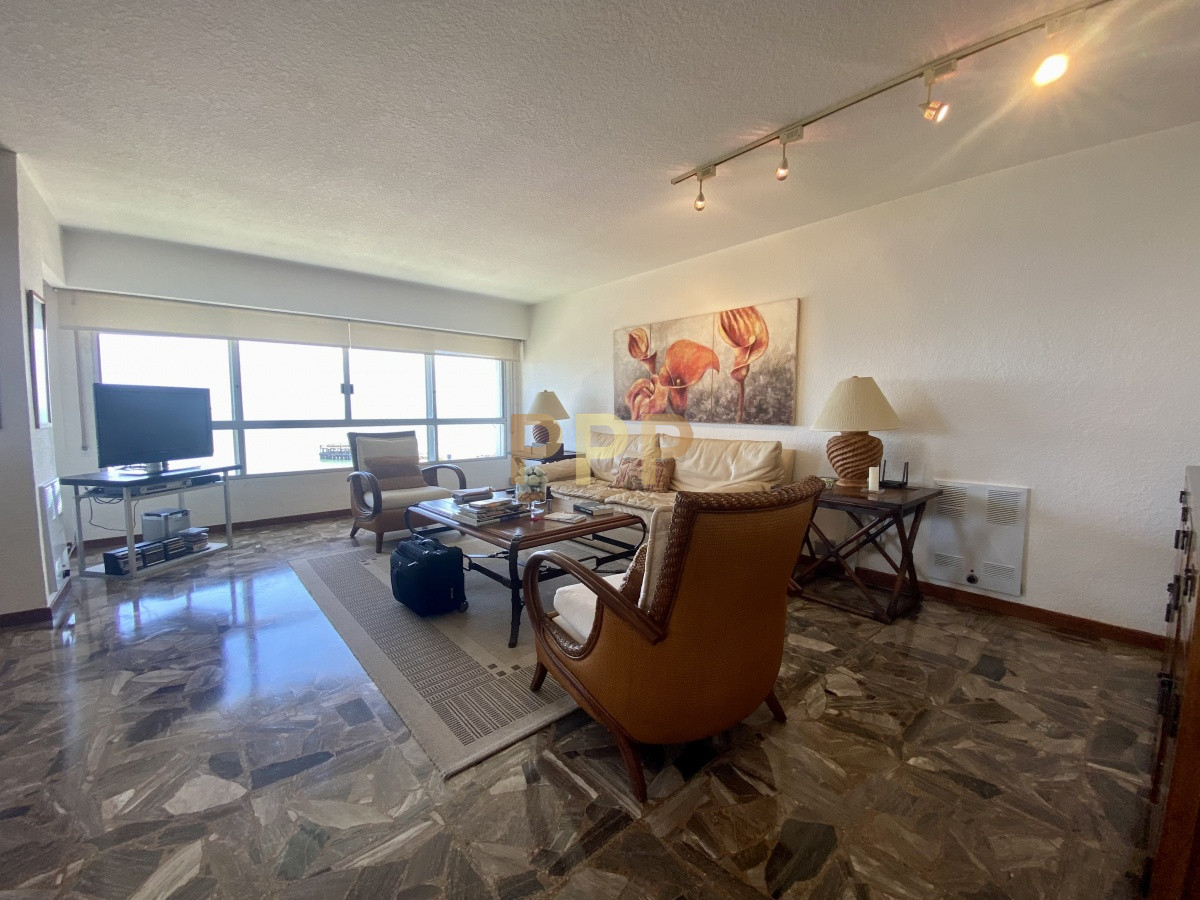 Apartamento ID.3744 - En venta y alquiler primera línea con excelentes vistas!!!
