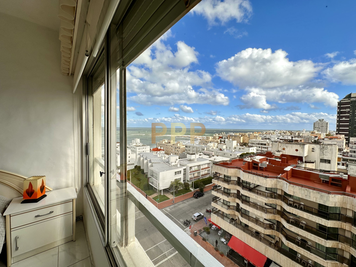 Apartamento ID.4199 - En Venta, a 100 metros del mar, Península Punta del Este