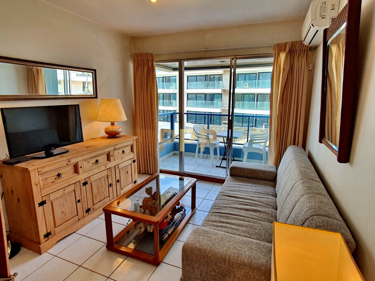 Apartamento ID.1515 - Se alquila apartamento de 1 dormitorio frente al mar con vista en Peninsula, Punta del Este.
