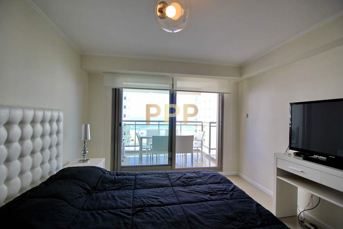 Apartamento ID.2344 - Apartamento de 3 dormitorios, primera linea frente al mar, en alquiler y venta, Punta del Este