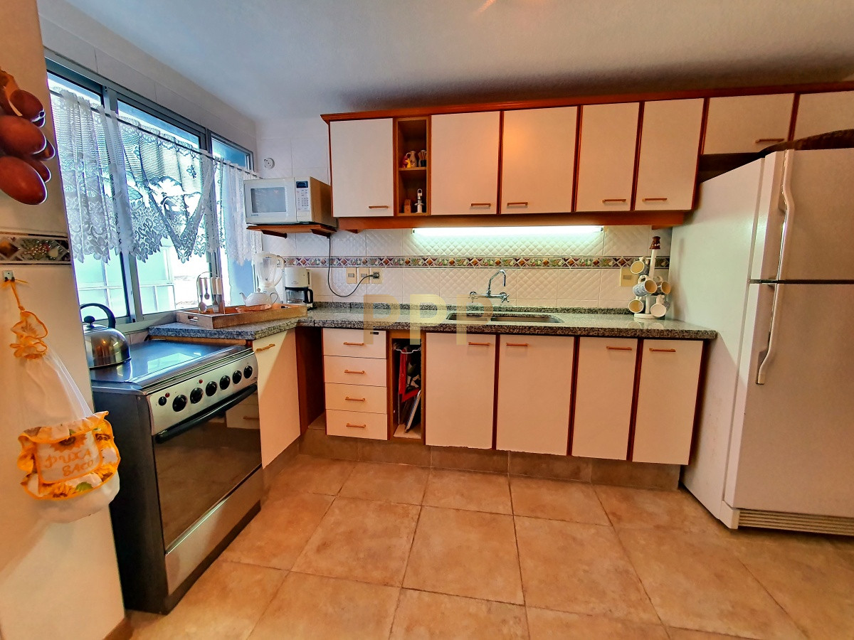 Apartamento ID.183 - Vendo o alquilo apartamento 3 dormitorios en primera lí­nea en Pení­nsula, Punta del Este 