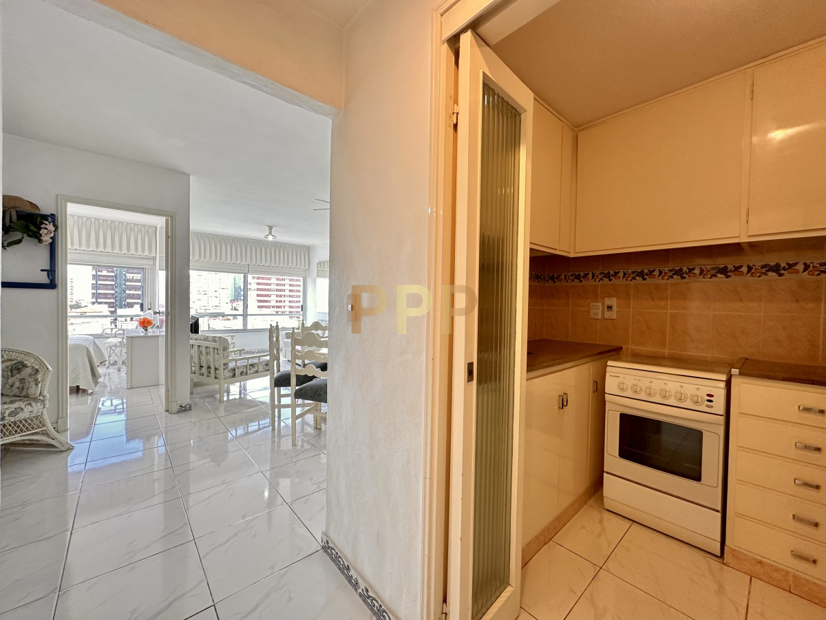 Apartamento ID.4199 - En Venta, a 100 metros del mar, Península Punta del Este