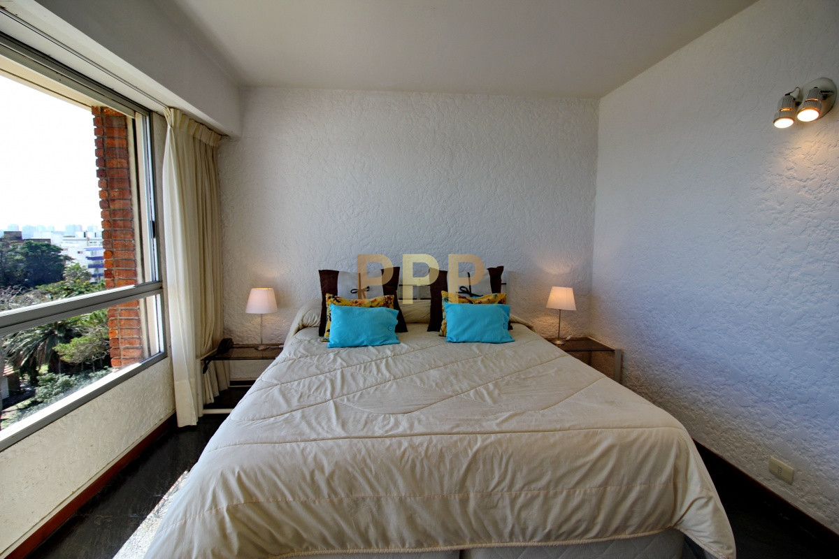 Apartamento ID.1084 - Apartamento amplio, luminoso con excelentes vistas al mar , y Puerto de Punta del Este
