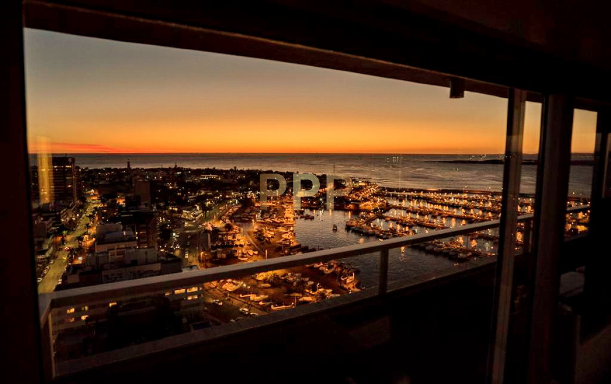 Apartamento ID.670 - Espectacular piso alto con vista franca al puerto de Punta del Este