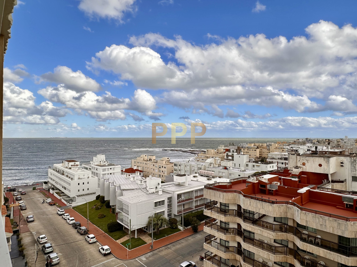 Apartamento ID.4199 - En Venta, a 100 metros del mar, Península Punta del Este