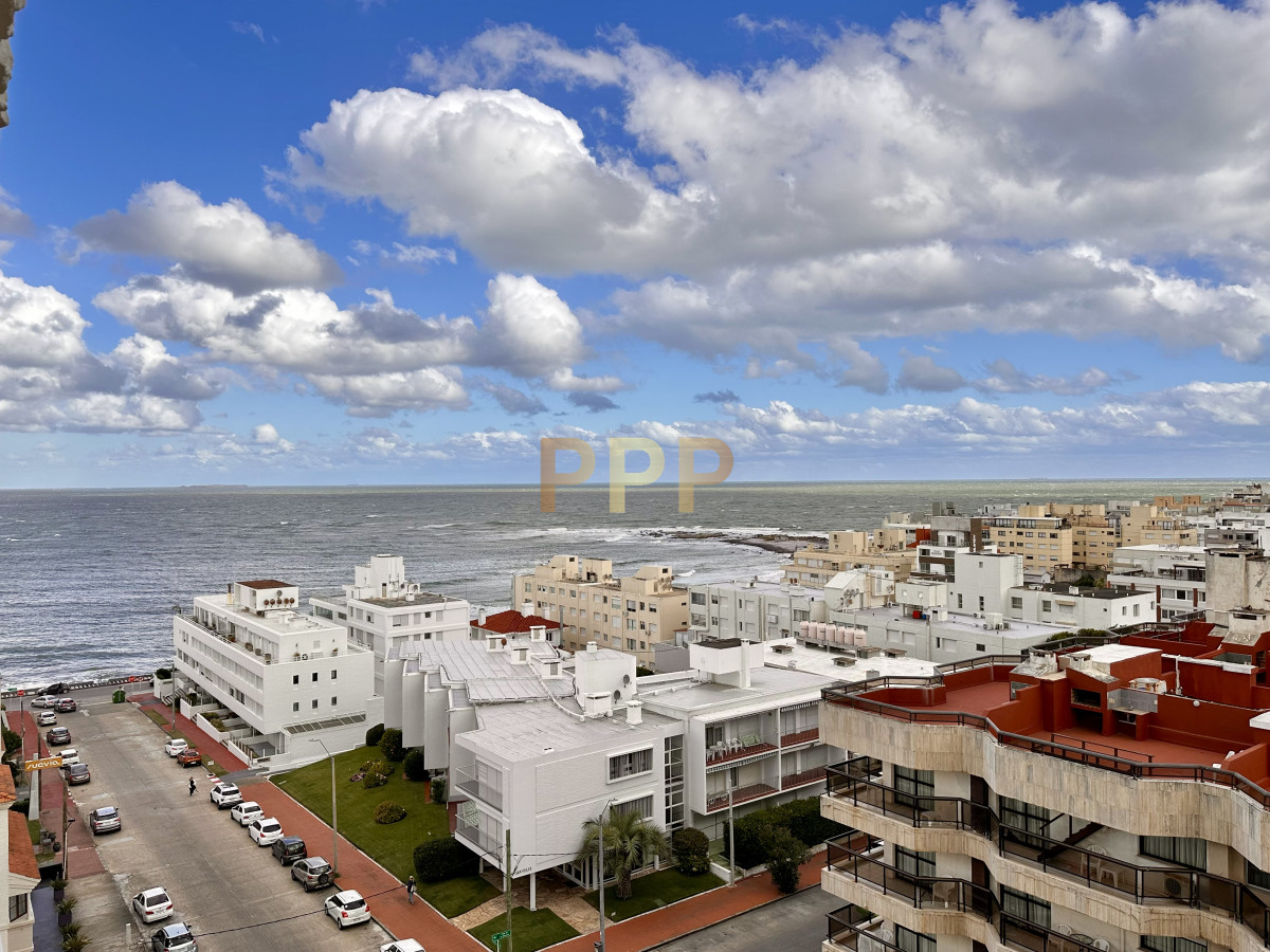 Apartamento ID.4199 - En Venta, a 100 metros del mar, Península Punta del Este