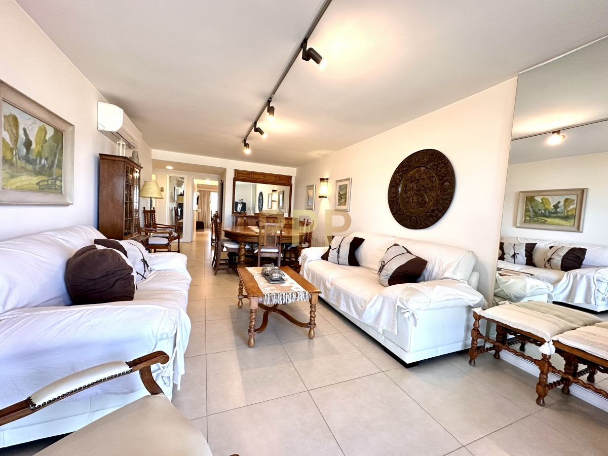 Apartamento ID.3943 - En venta y alquiler, primera línea, totalmente reciclado!!!