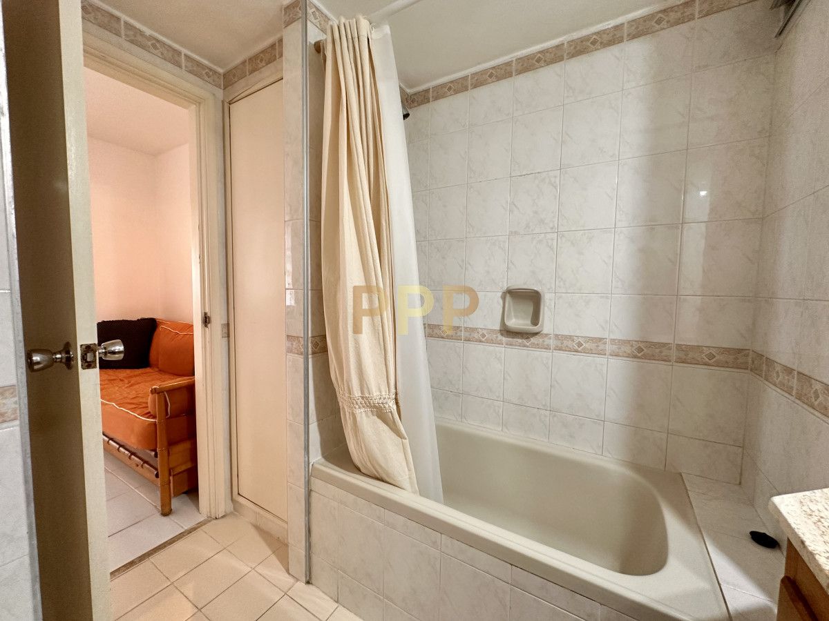 Apartamento ID.125 - En alquiler , muy lindo apto en edificio con servicios, muy cerca del mar.