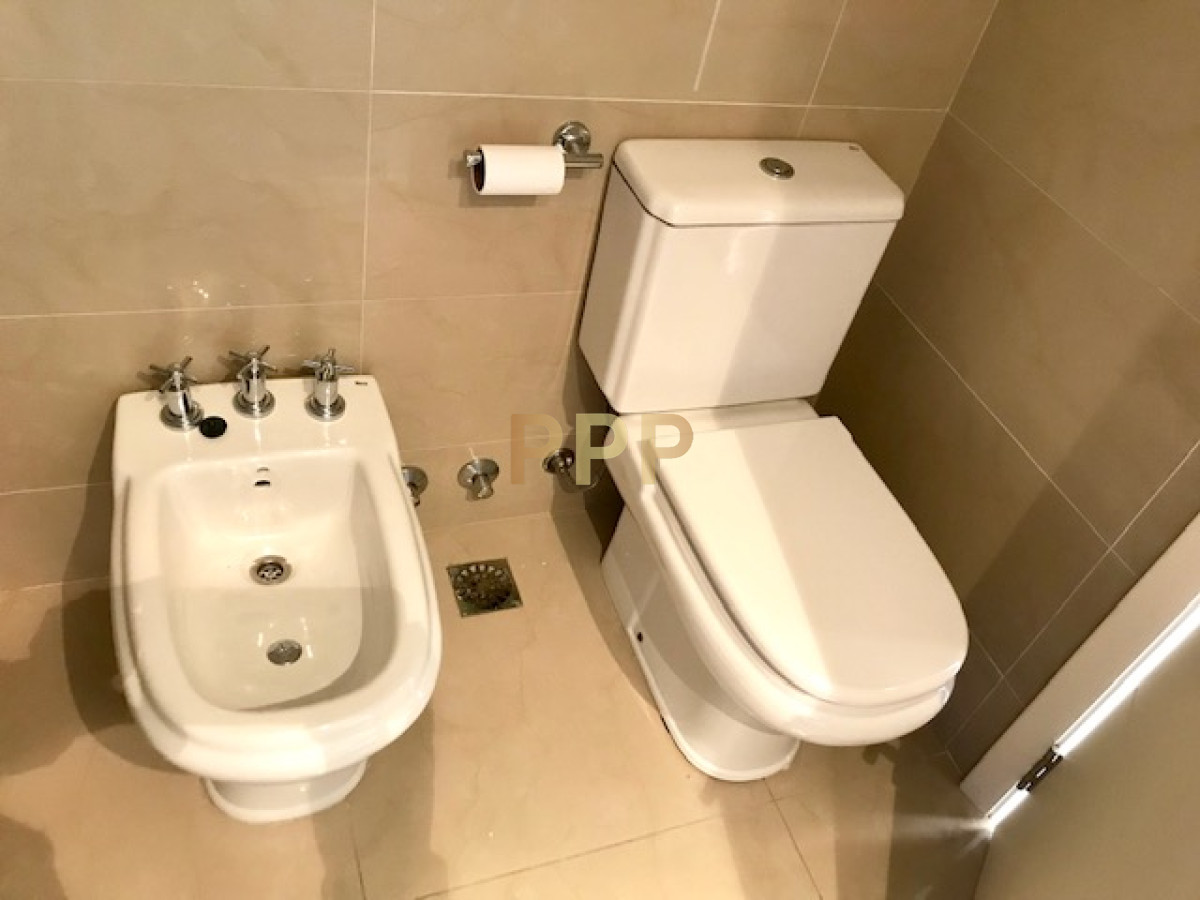 Apartamento ID.209 - Apartamento en Alquiler a una cuadra del mar (Playa Mansa)  en torre nueva, con todos y excelentes servicios .