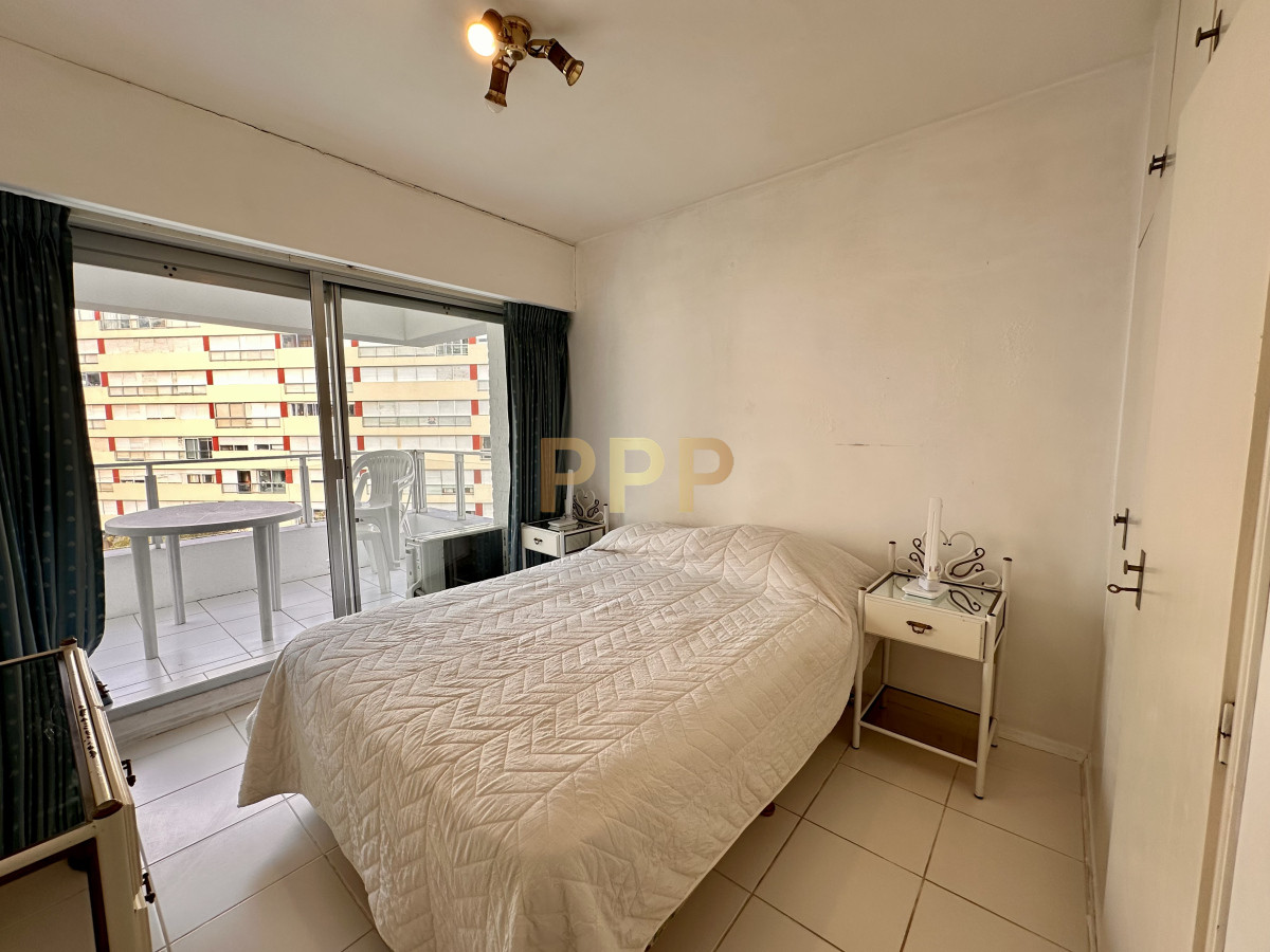 Apartamento ID.125 - En alquiler , muy lindo apto en edificio con servicios, muy cerca del mar.