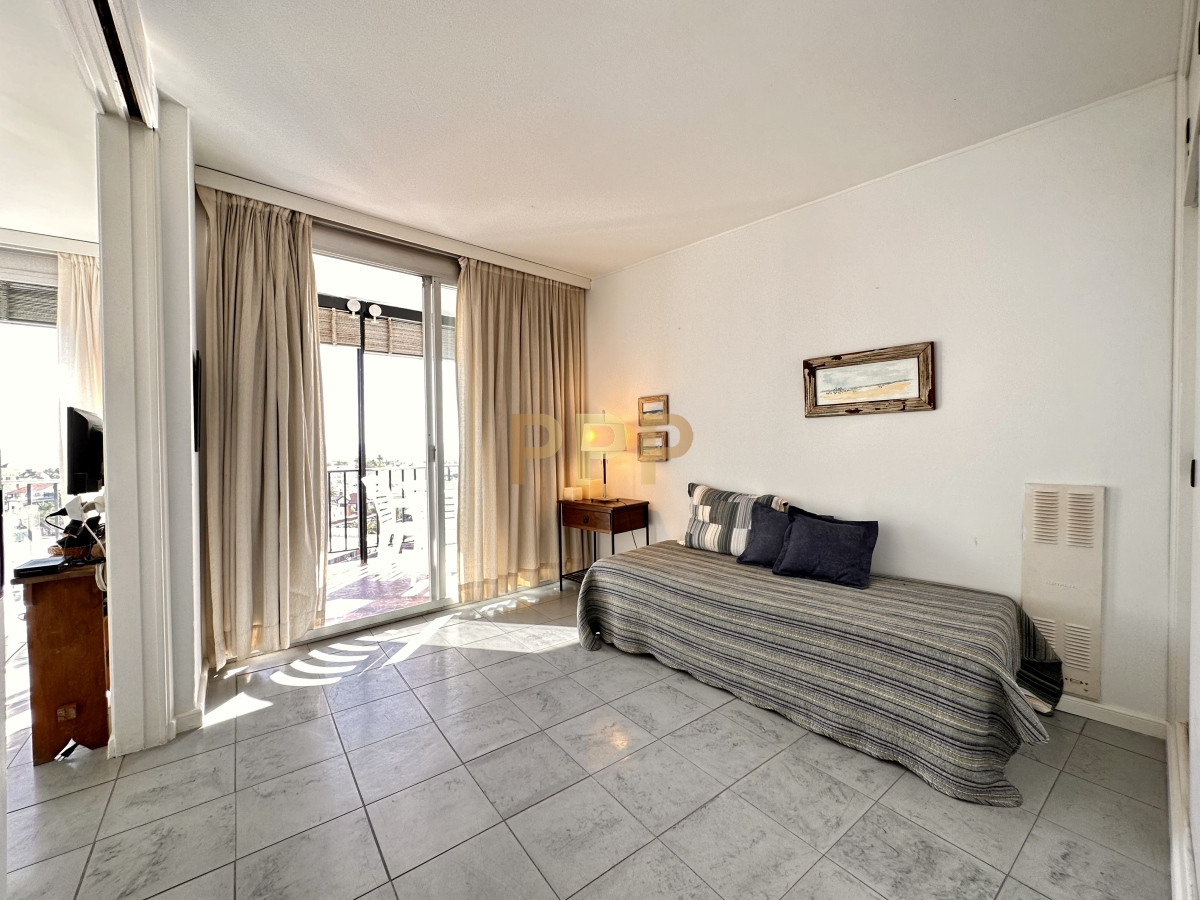 Apartamento ID.88 - Piso alto en venta, con inmejorable vistas al mar y puerto de Punta del Este