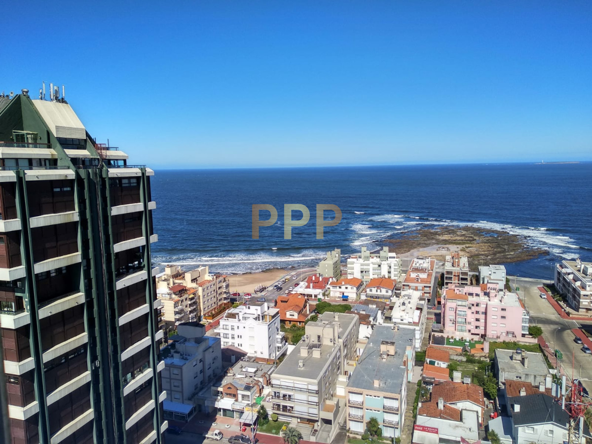 Apartamento ID.1354 - Alquile ya!!! Apartamento en el corazón de la Península, Punta del Este.