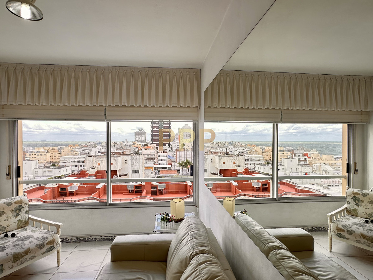 Apartamento ID.4199 - En Venta, a 100 metros del mar, Península Punta del Este