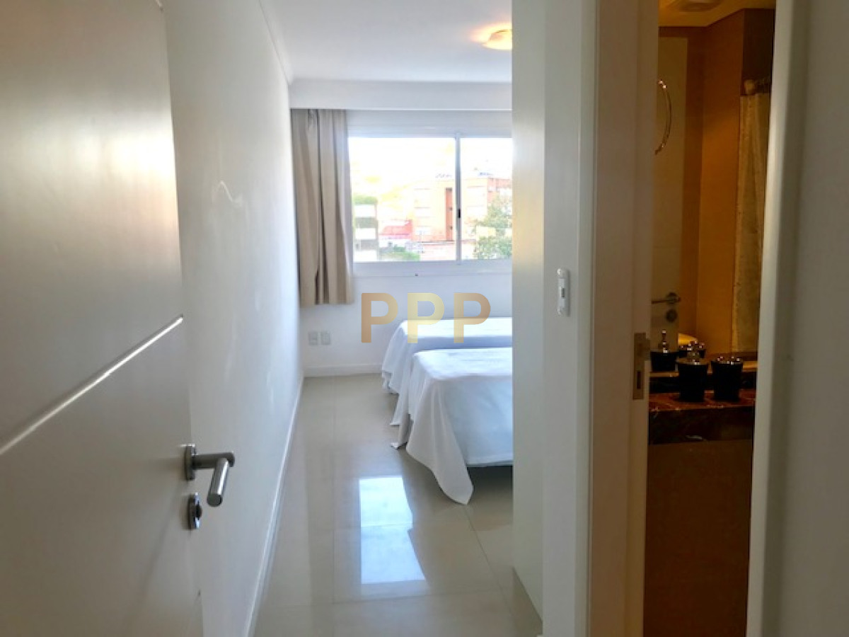 Apartamento ID.209 - Apartamento en Alquiler a una cuadra del mar (Playa Mansa)  en torre nueva, con todos y excelentes servicios .