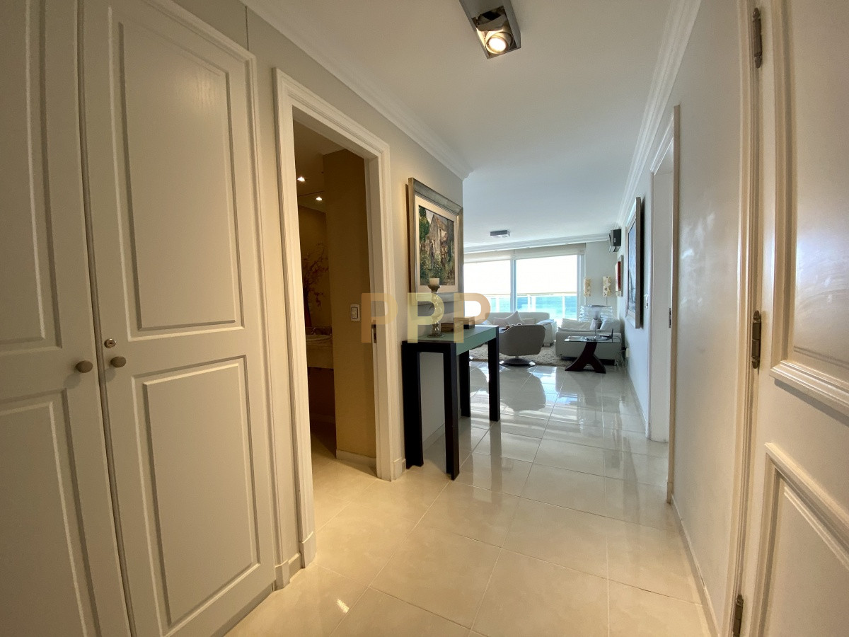 Apartamento ID.3468 - Piso alto en torre de categoría con todos y excelentes servicios.