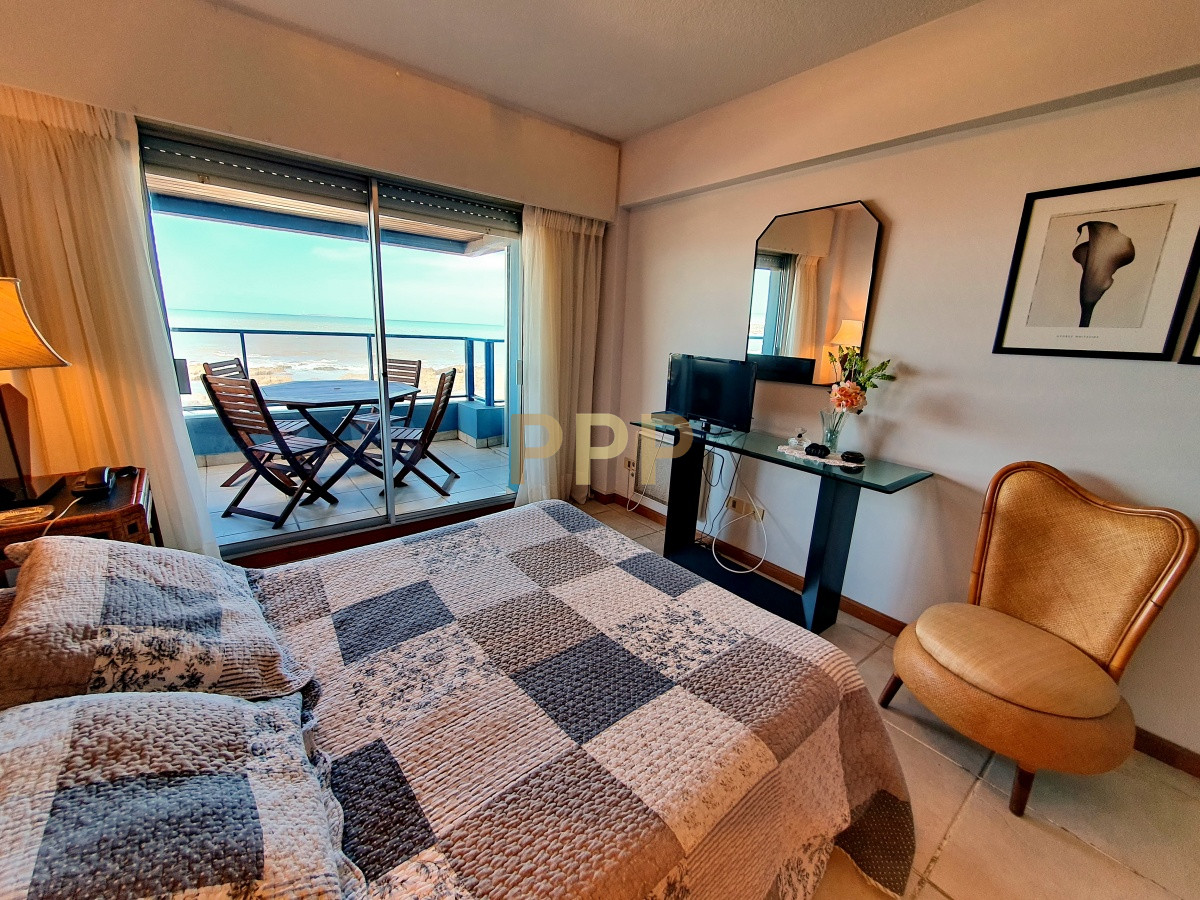 Apartamento ID.183 - Vendo o alquilo apartamento 3 dormitorios en primera lí­nea en Pení­nsula, Punta del Este 