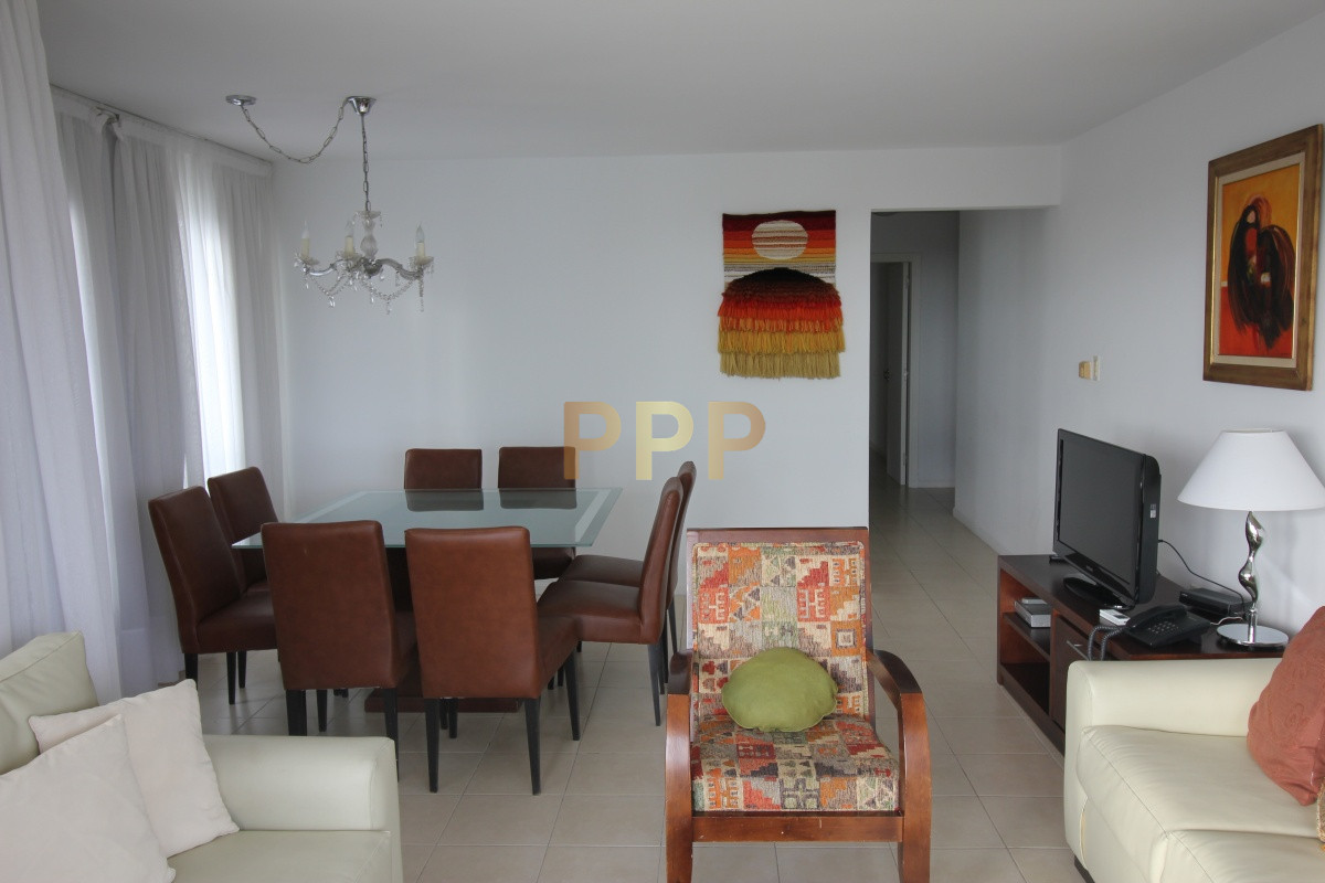 Apartamento ID.600 - En venta... Apartamento 3 dormitorios en Av. Roosevelt, Punta del Este