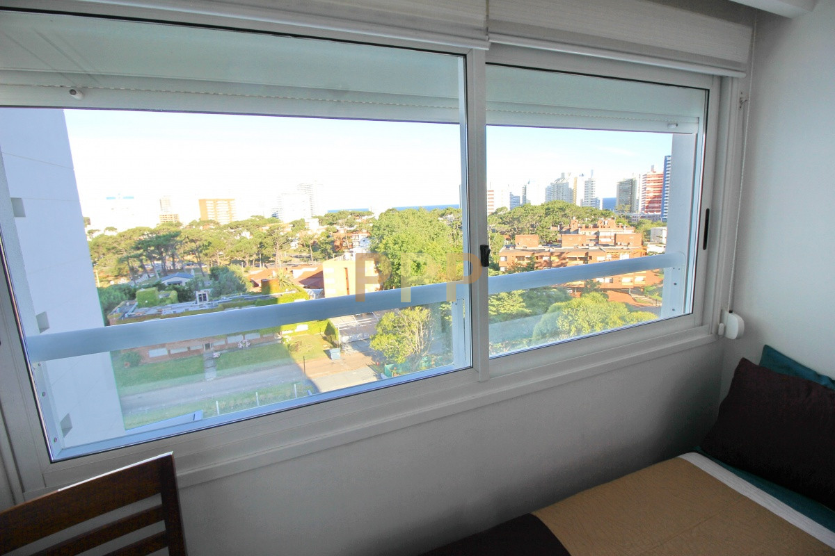 Apartamento ID.1057 - Apartamento con servicios en venta  en Punta del Este, zona Conrad.