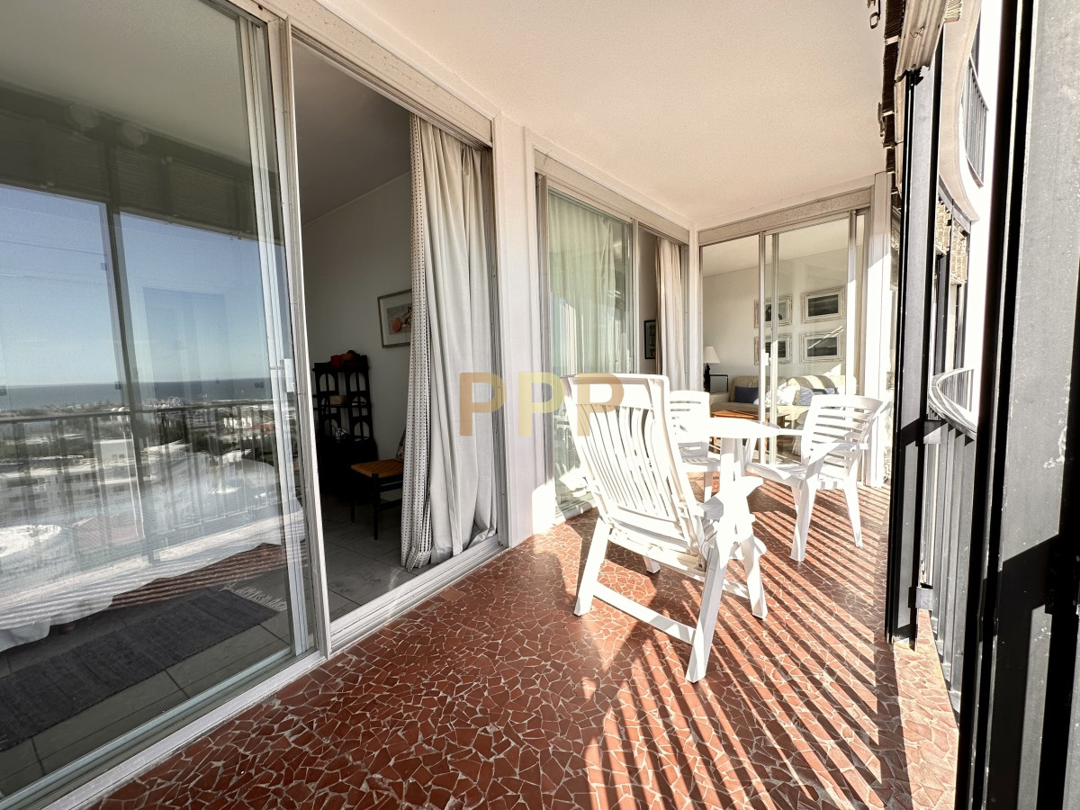 Apartamento ID.88 - Piso alto en venta, con inmejorable vistas al mar y puerto de Punta del Este