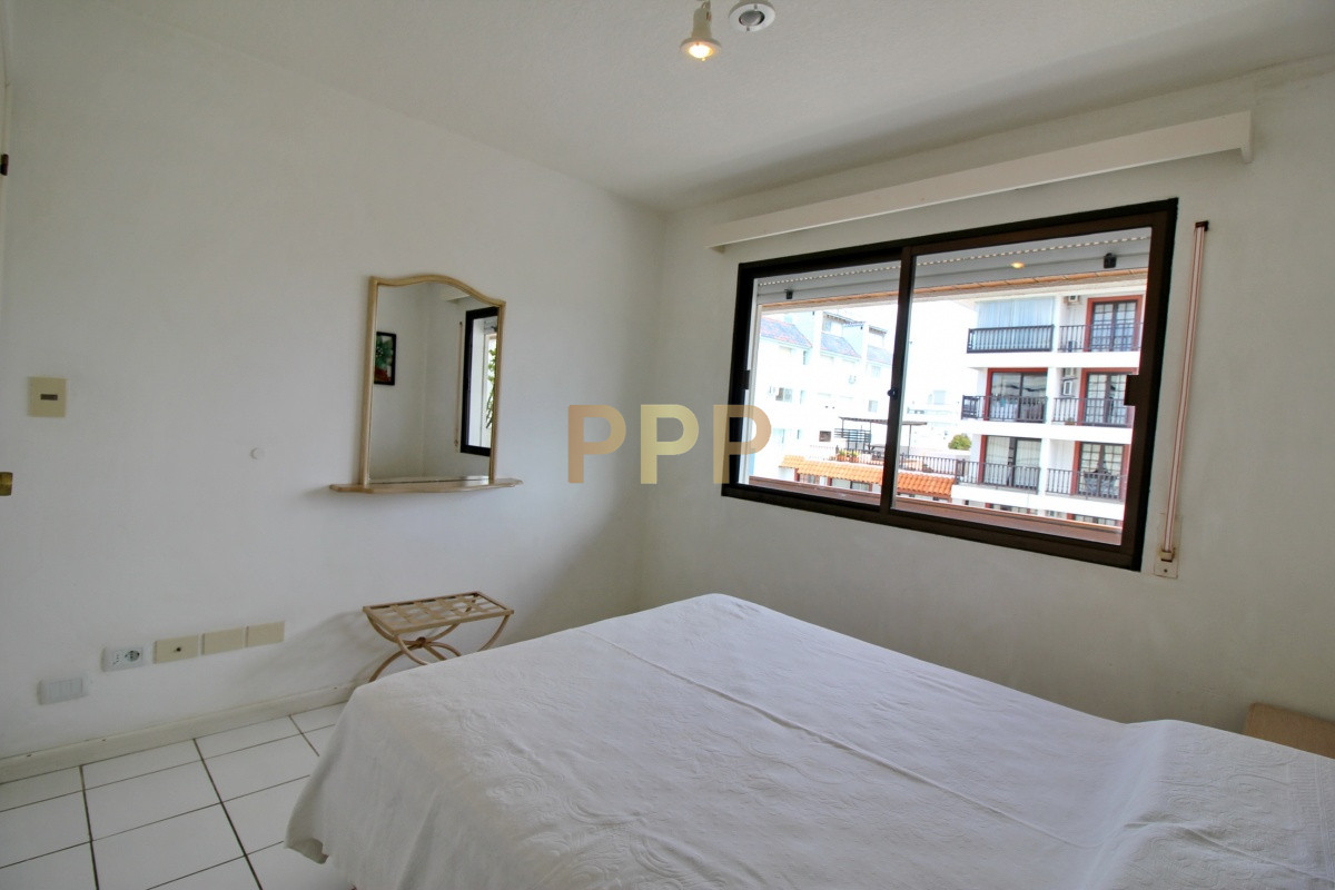 Apartamento ID.15 - Apartamento de 2 dormitorios con piscina en venta y alquiler en Peninsula, Punta del Este.