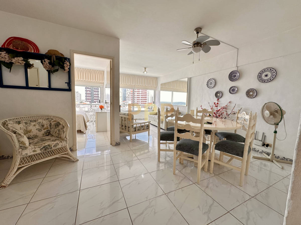 Apartamento ID.4199 - En Venta, a 100 metros del mar, Península Punta del Este