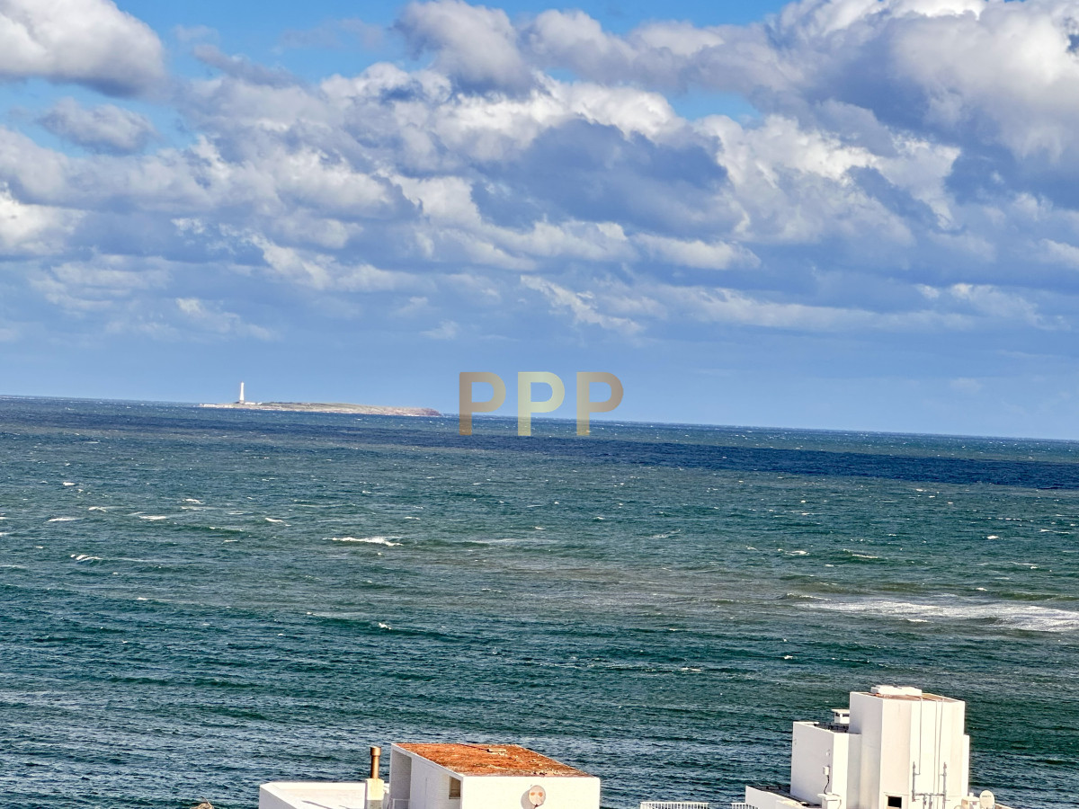 Apartamento ID.4199 - En Venta, a 100 metros del mar, Península Punta del Este