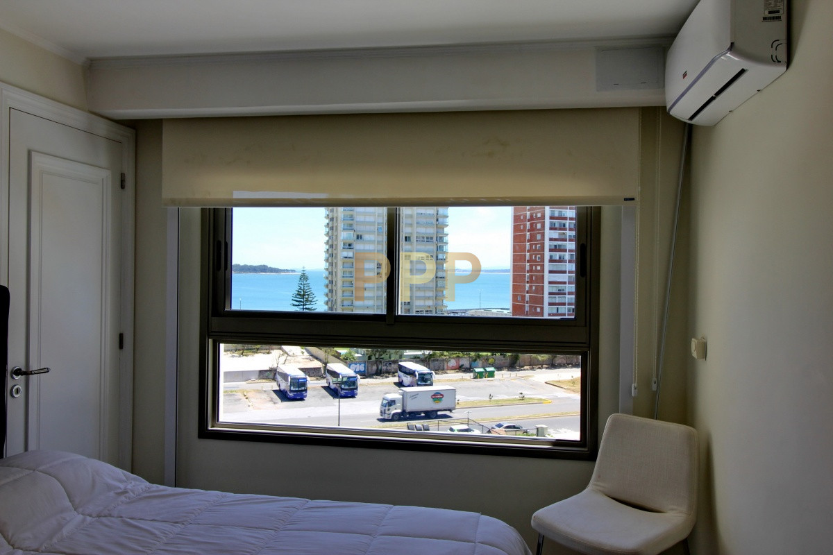 Apartamento ID.2338 - Apartamento de 3 dormitorios, primera linea frente al mar, en alquiler y venta, Punta del Este
