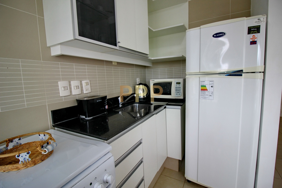 Apartamento ID.2424 - Apartamento en alquiler en Punta del Este, excelente ubicación , torre con muy buenos servicios.