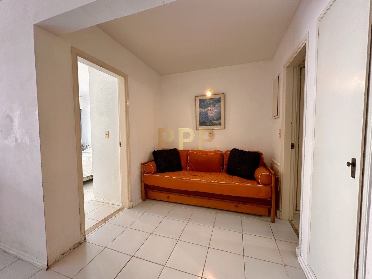 Apartamento ID.125 - En alquiler , muy lindo apto en edificio con servicios, muy cerca del mar.