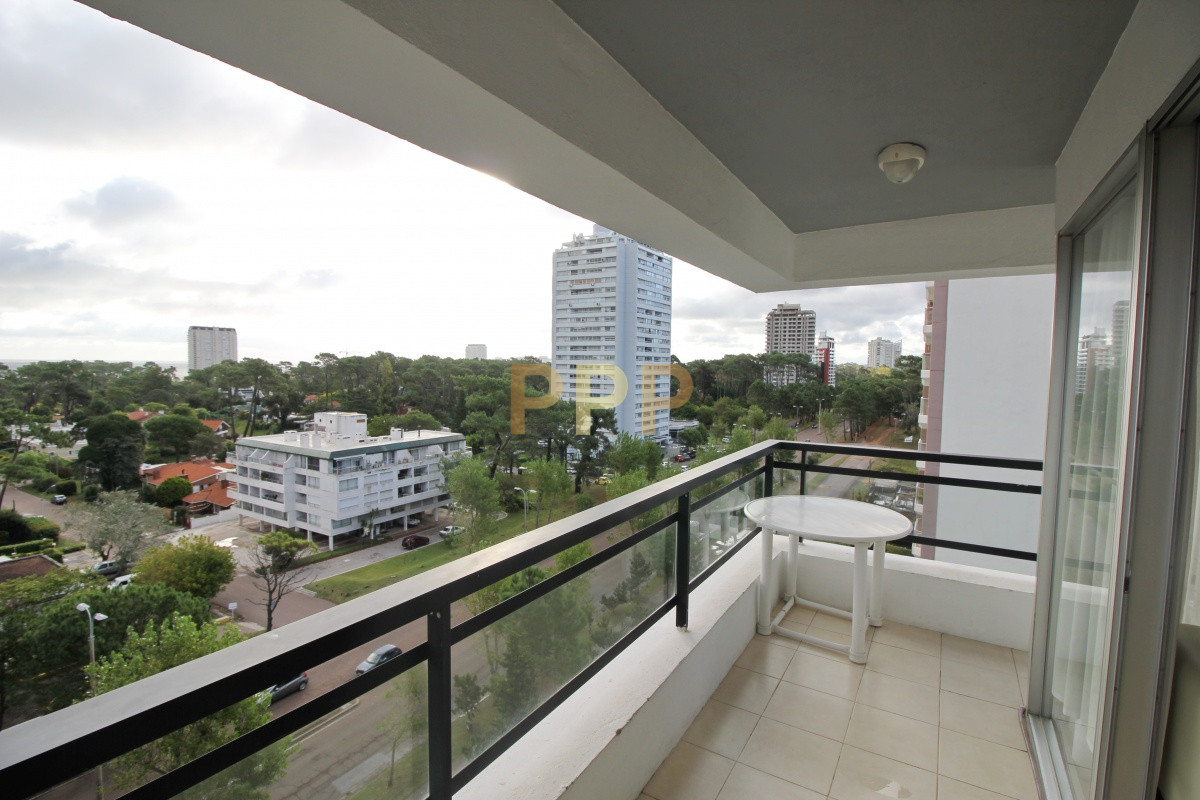 Apartamento ID.600 - En venta... Apartamento 3 dormitorios en Av. Roosevelt, Punta del Este