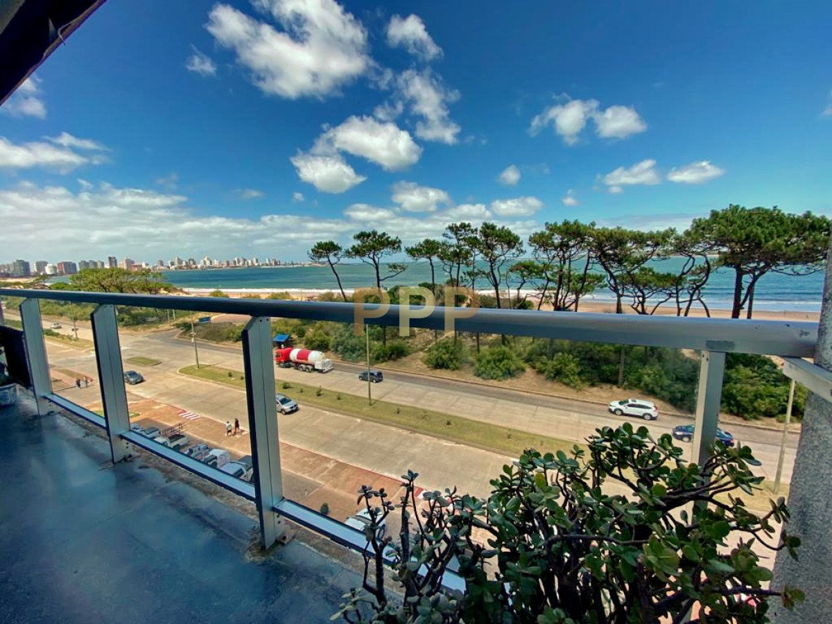 Apartamento ID.657 - Primera lÃ­nea frente al mar ( Mansa) Apartamento en Mansa, 2 dormitorios *