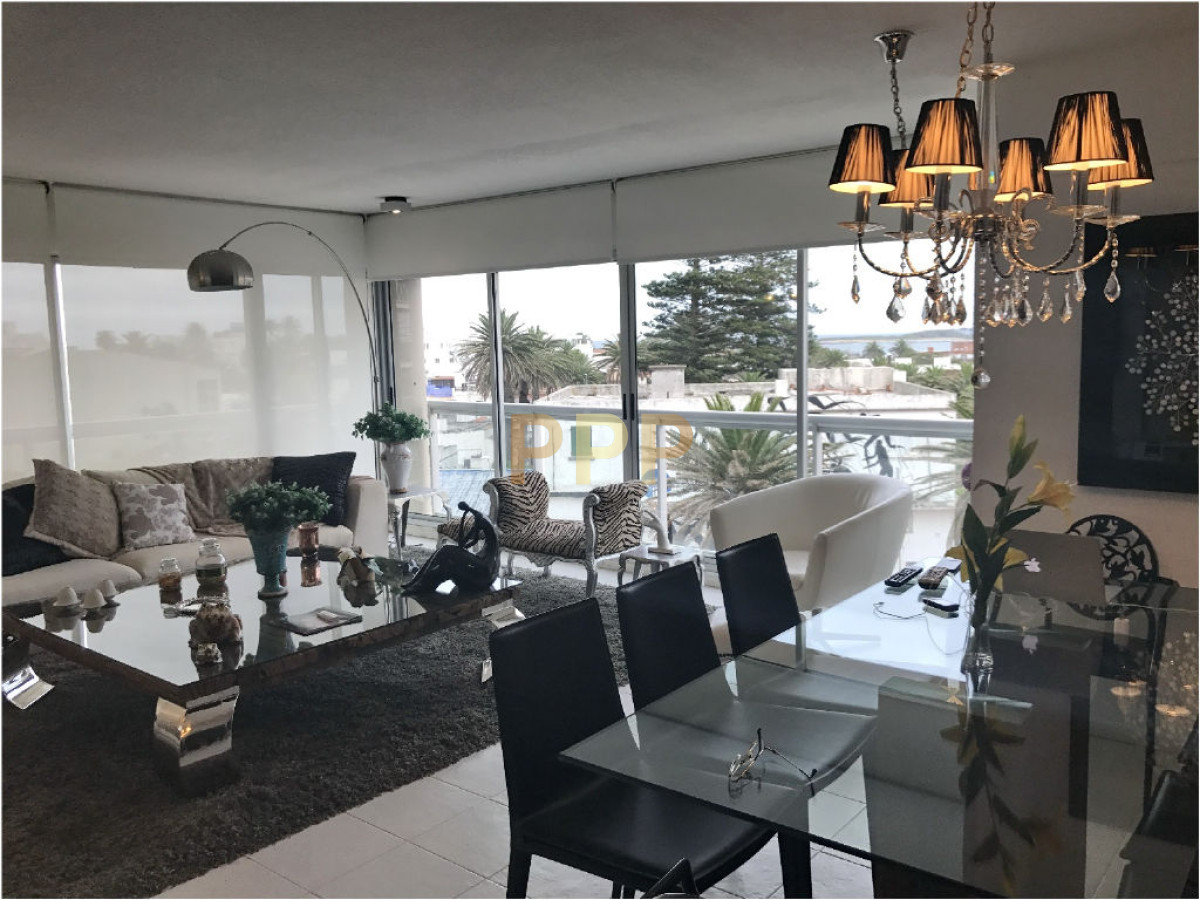 Apartamento ID.1200 - En venta y alquiler.. Apartamento en PenÃ­nsula excelentes vistas al mar y Puerto- Punta del Este 
