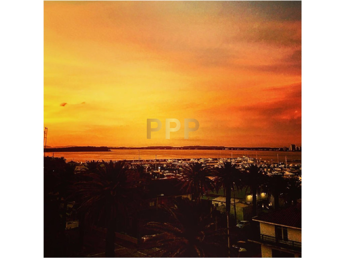 Apartamento ID.1200 - En venta y alquiler.. Apartamento en PenÃ­nsula excelentes vistas al mar y Puerto- Punta del Este 
