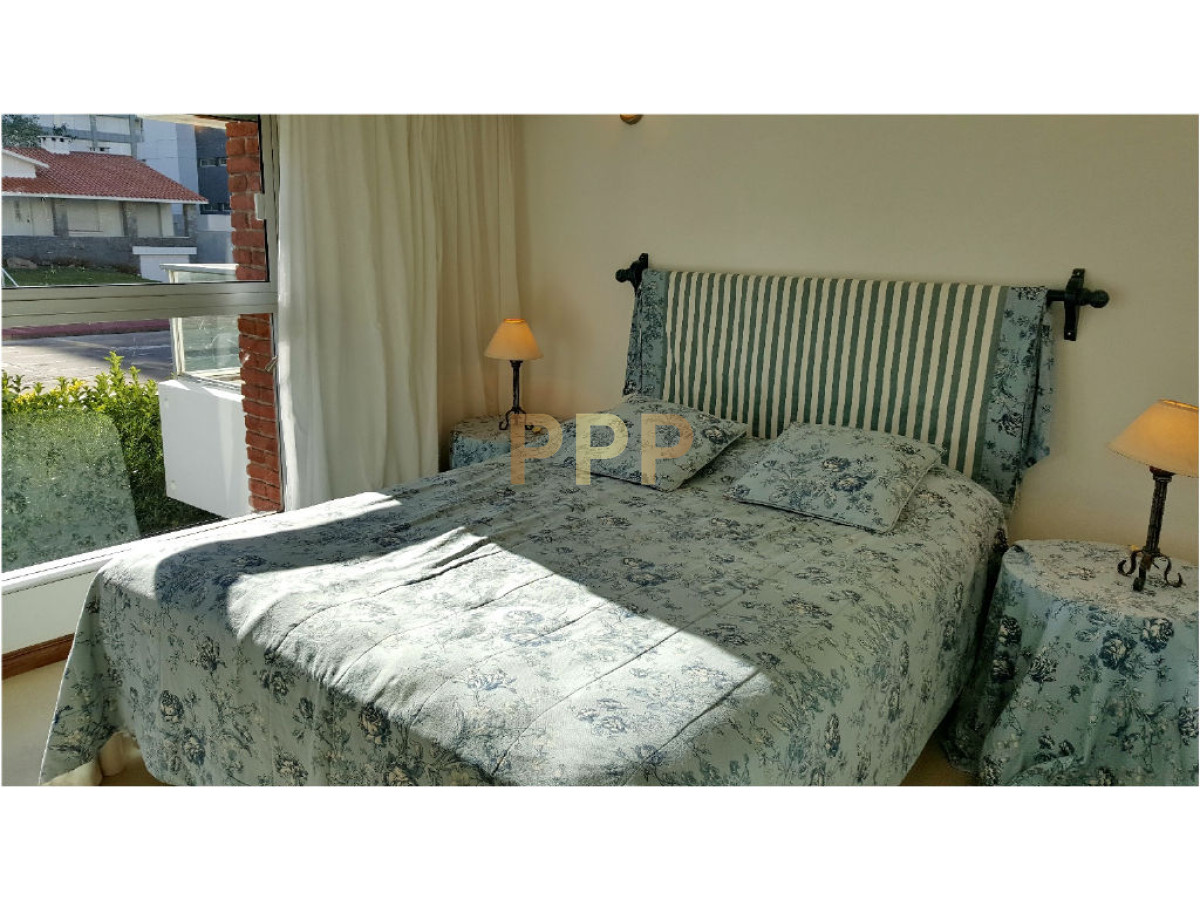 Apartamento ID.1243 - OPORTUNIDAD EN VENTA!!! PRIMERA LÍNEA EN PENÍNSULA