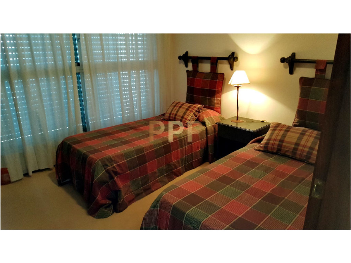 Apartamento ID.1243 - OPORTUNIDAD EN VENTA!!! PRIMERA LÍNEA EN PENÍNSULA