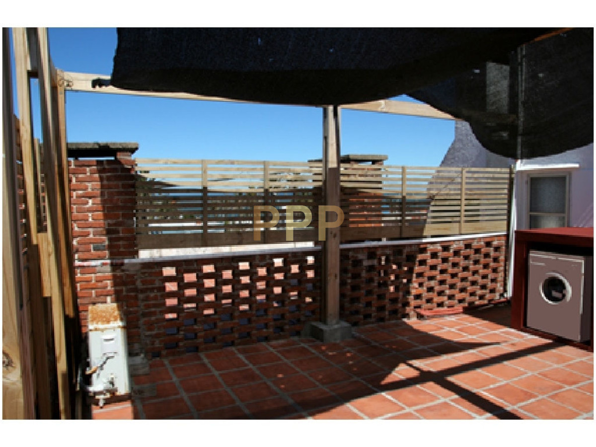 Apartamento ID.129 - En venta, mono ambiente, con gran terraza con parrillero propio, en PenÃ­nsula.