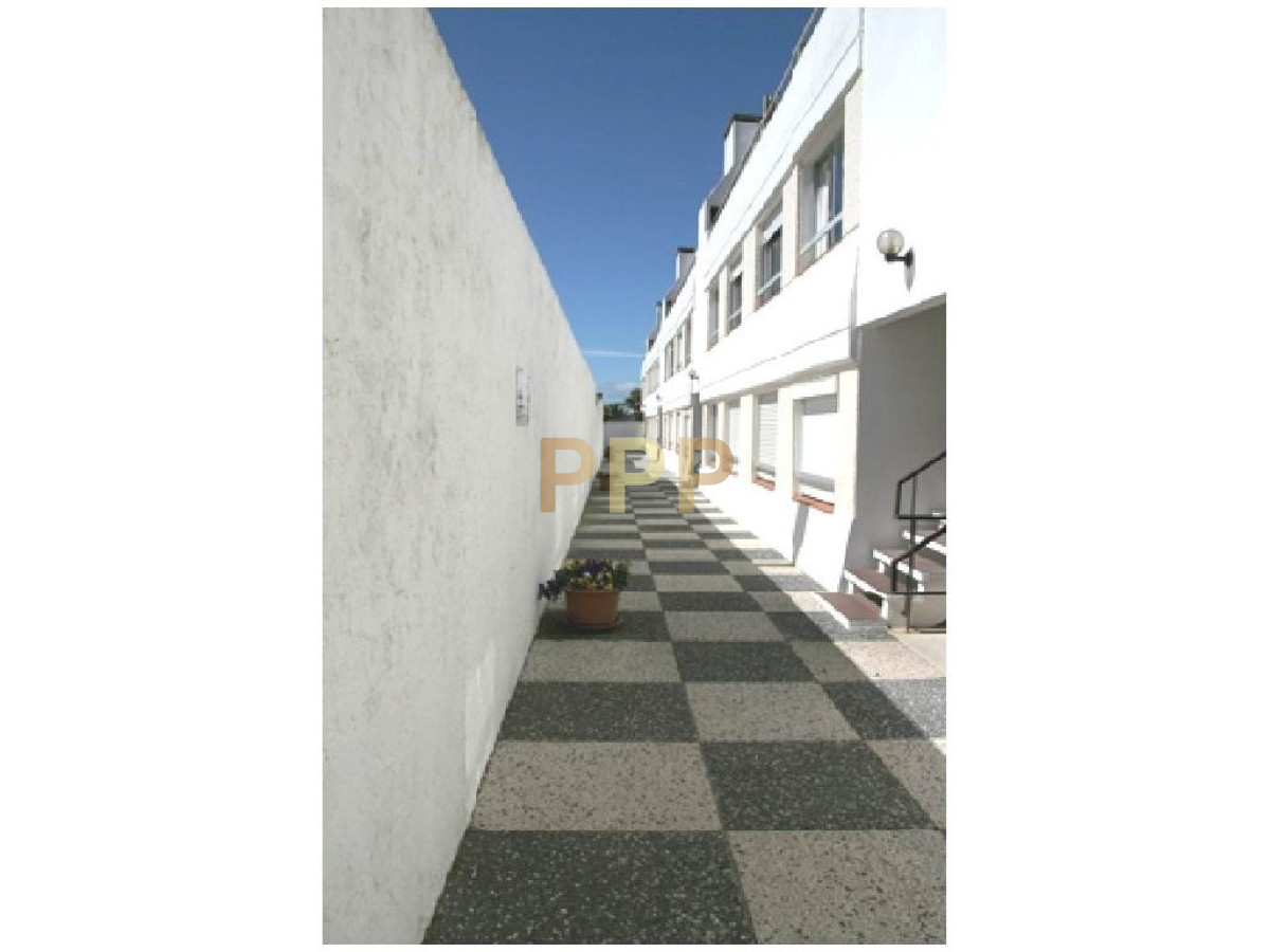 Apartamento ID.129 - En venta, mono ambiente, con gran terraza con parrillero propio, en PenÃ­nsula.