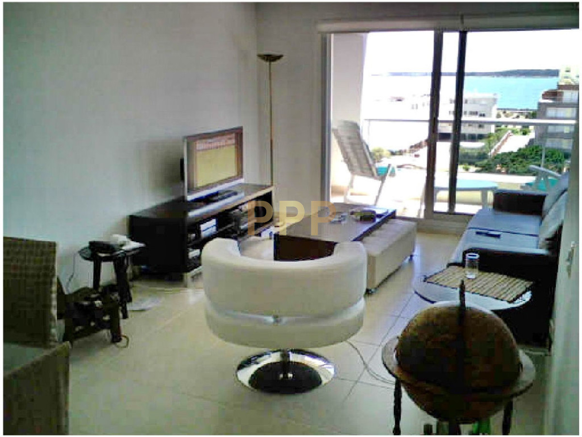 Apartamento ID.17 - En Alquiler y Venta... Torre con muy buena ubicaciÃ³n, a metros de las playas brava y mansa, muy cerca de la PenÃ­nsula y de todos los servicios.