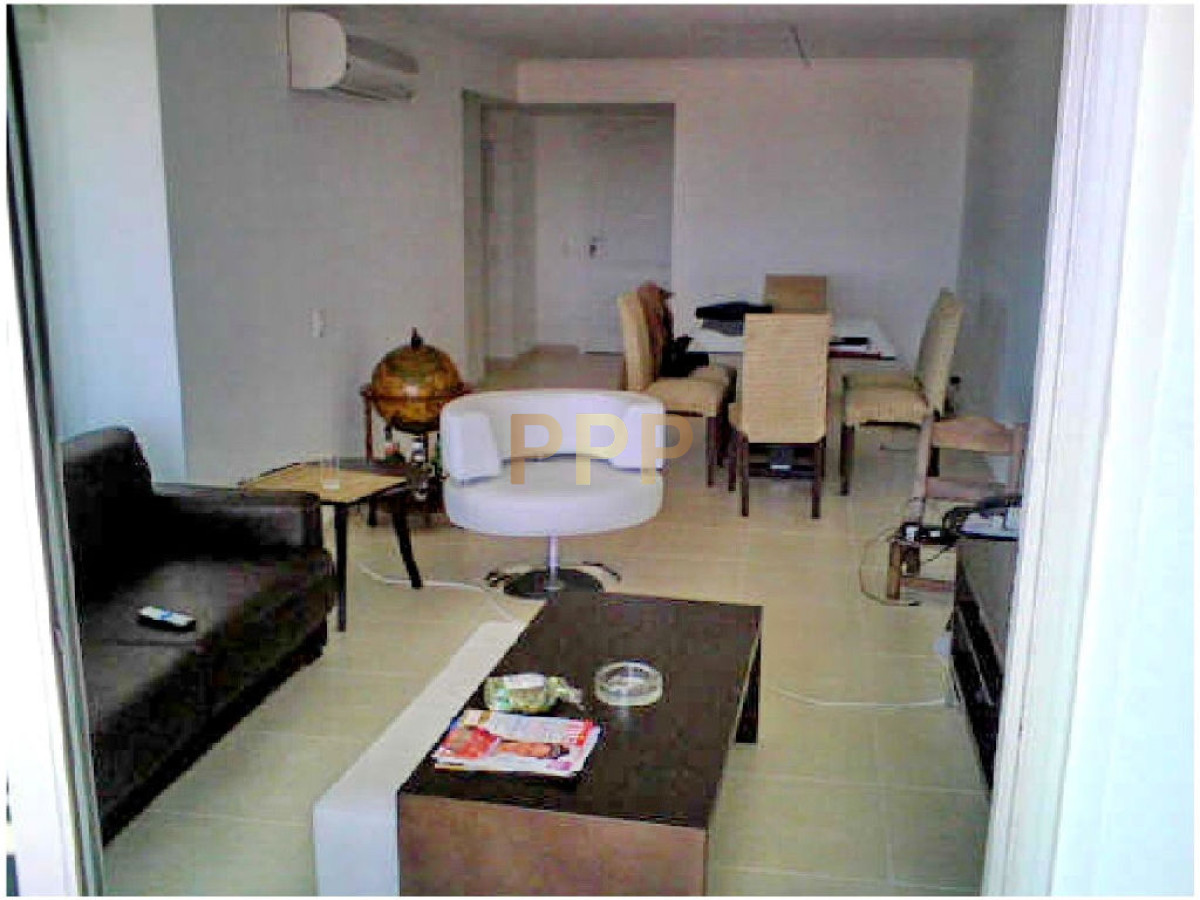 Apartamento ID.17 - En Alquiler y Venta... Torre con muy buena ubicaciÃ³n, a metros de las playas brava y mansa, muy cerca de la PenÃ­nsula y de todos los servicios.