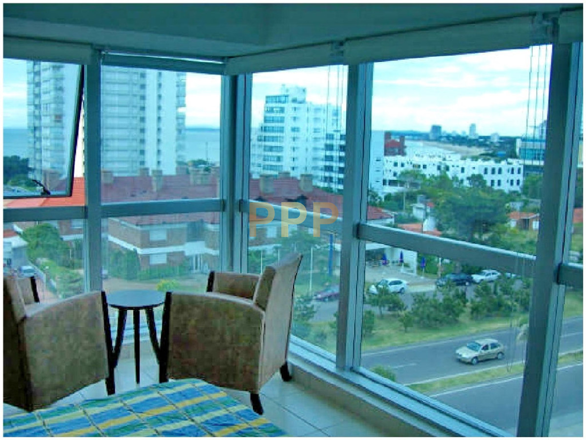 Apartamento ID.17 - En Alquiler y Venta... Torre con muy buena ubicaciÃ³n, a metros de las playas brava y mansa, muy cerca de la PenÃ­nsula y de todos los servicios.