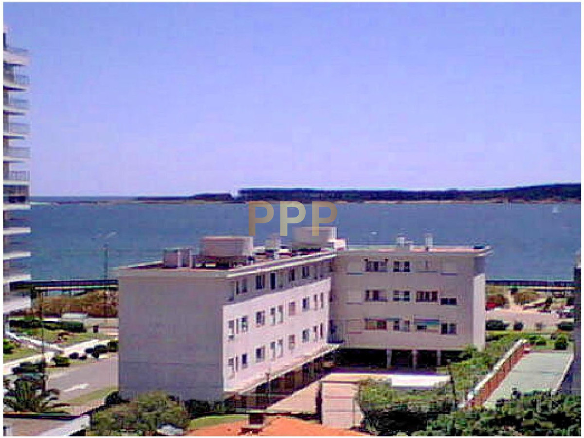 Apartamento ID.17 - En Alquiler y Venta... Torre con muy buena ubicaciÃ³n, a metros de las playas brava y mansa, muy cerca de la PenÃ­nsula y de todos los servicios.