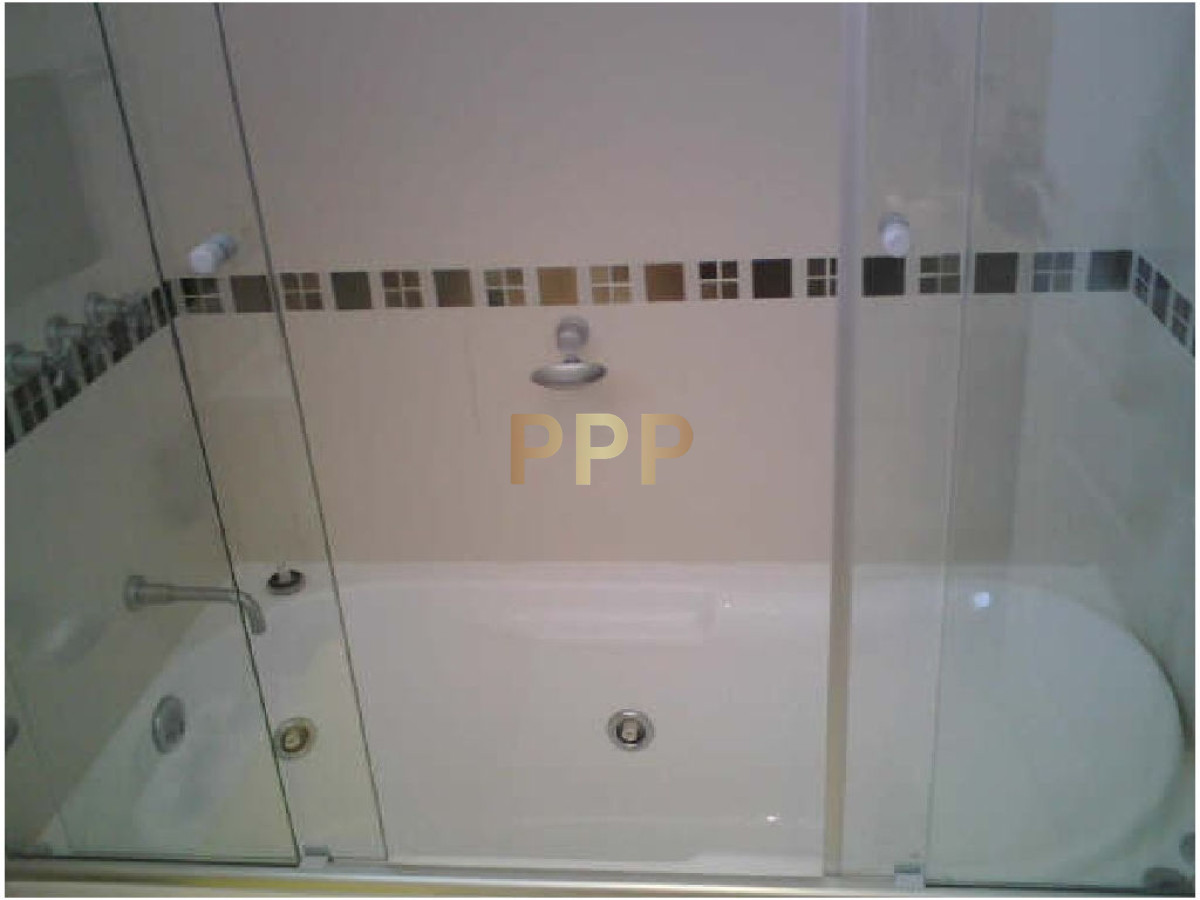 Apartamento ID.17 - En Alquiler y Venta... Torre con muy buena ubicaciÃ³n, a metros de las playas brava y mansa, muy cerca de la PenÃ­nsula y de todos los servicios.