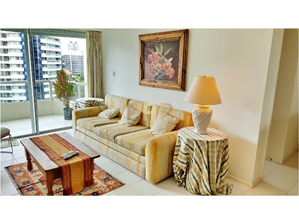 Apartamento ID.250 - Alquilo excelente apartamento en Brava a 100 metros de la playa, Punta del Este.