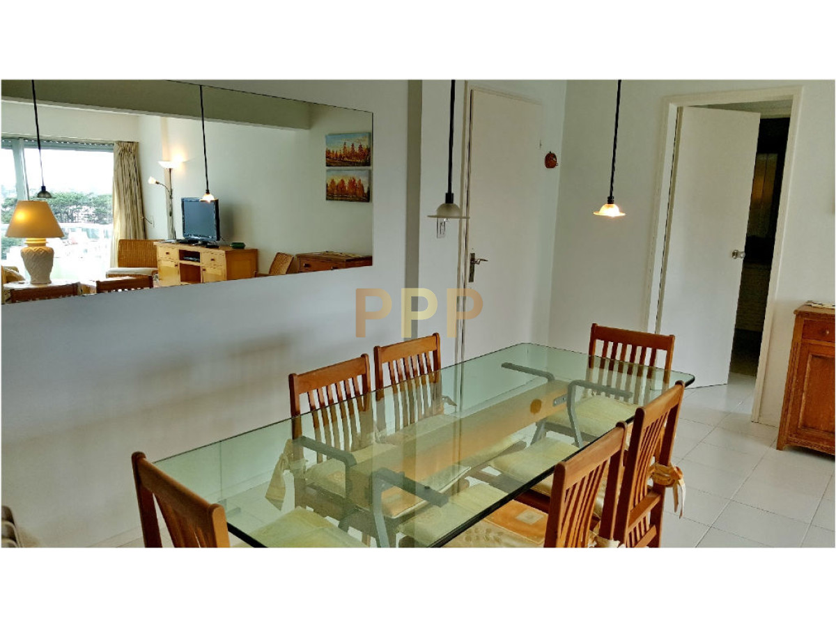 Apartamento ID.250 - Alquilo excelente apartamento en Brava a 100 metros de la playa, Punta del Este.